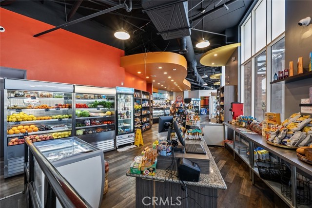 400 E Broadway, Glendale CA: https://media.crmls.org/medias/21361261-6bf9-49fb-8af1-80c0267e5387.jpg