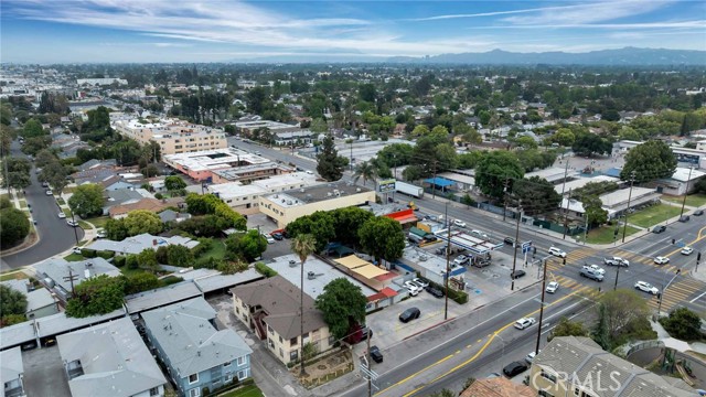 7224 Hazeltine Avenue, Van Nuys CA: https://media.crmls.org/medias/2136879b-35c9-43b8-bac1-6551c056fcc7.jpg