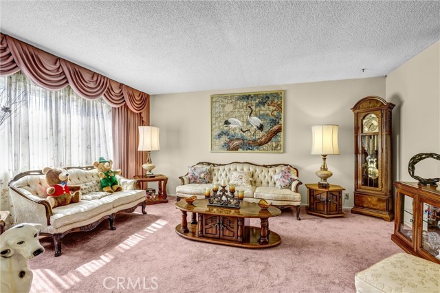 301 East Buckthorn photo 4