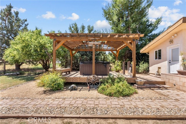 39662 86th W Street, Leona Valley CA: https://media.crmls.org/medias/21369723-f3f5-4e1b-b2d5-9bcf1907206f.jpg