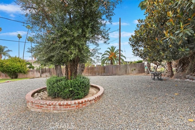 1350 E Chase Drive, Corona CA: https://media.crmls.org/medias/213742ba-7abf-4597-85bf-24d54666d65e.jpg