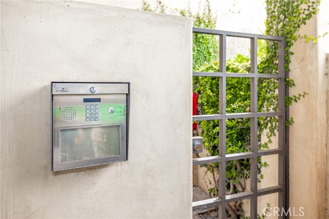 Detail Gallery Image 5 of 18 For 150 Cliff Dr, Laguna Beach,  CA 92651 - 2 Beds | 2/1 Baths