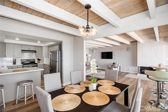 2208 The Strand, Manhattan Beach CA: https://media.crmls.org/medias/2137fd0a-8e5a-49ee-90f5-d875c9b63ede.jpg