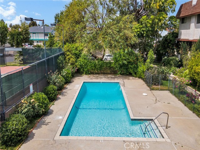 Detail Gallery Image 27 of 31 For 18425 Saticoy St #1,  Reseda,  CA 91335 - 3 Beds | 2/1 Baths