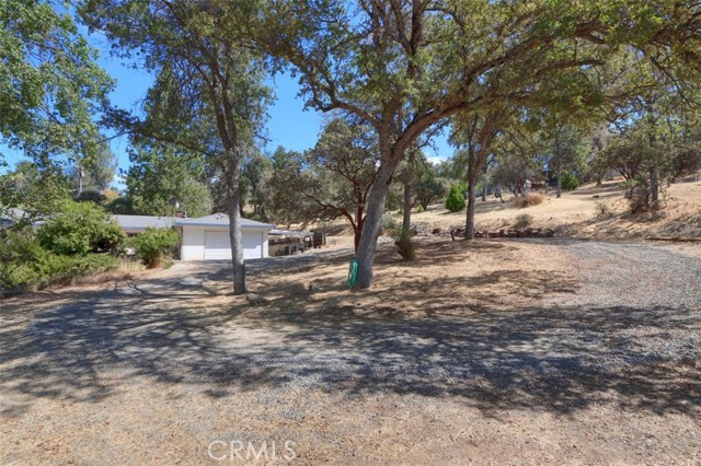 42912 Country Club E Drive, Oakhurst CA: https://media.crmls.org/medias/2138c3f8-8ee8-420d-a8eb-5d2112227c32.jpg