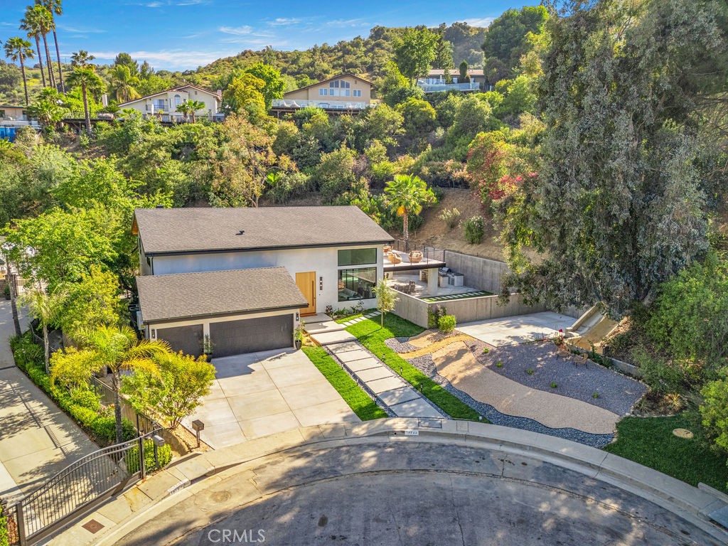 https://media.crmls.org/medias/2138fde0-89f0-4bc1-95bc-52872c5d8aa1.jpg?preset=X-Large