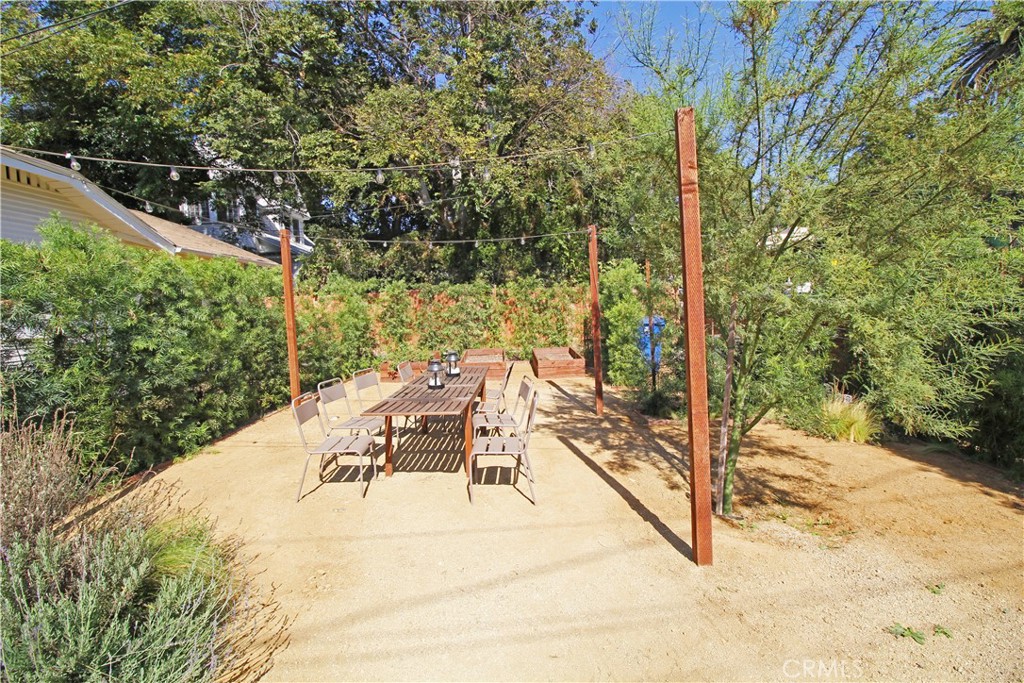 https://media.crmls.org/medias/21396916-9521-47da-a581-4f6d7bd88dcc.jpg?preset=X-Large