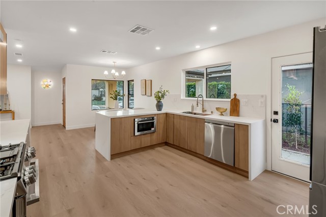 Detail Gallery Image 18 of 50 For 3641 Somerset, Los Angeles,  CA 90016 - 3 Beds | 2 Baths