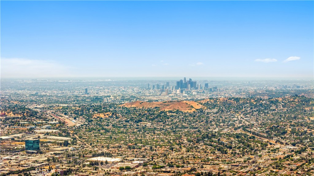 https://media.crmls.org/medias/213aa18e-7981-433a-a46f-6a4ae03b3778.jpg?preset=X-Large