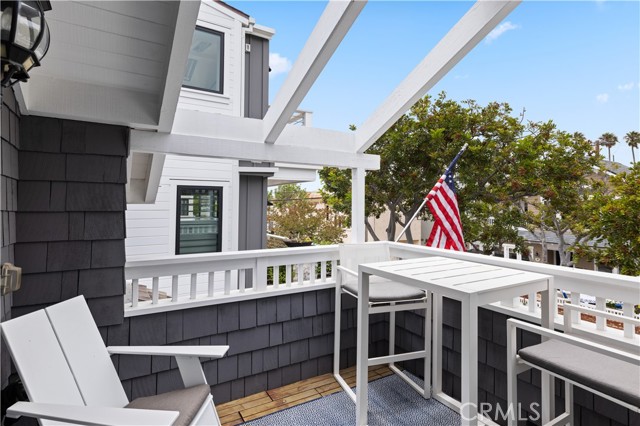 Detail Gallery Image 18 of 19 For 110 Pearl Ave, Newport Beach,  CA 92662 - 3 Beds | 3 Baths