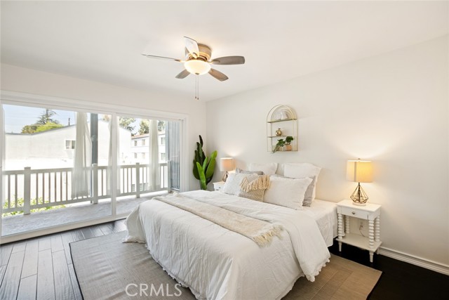 4405 W Sarah Street, Burbank CA: https://media.crmls.org/medias/213b32d4-b49a-464d-a718-454473327715.jpg