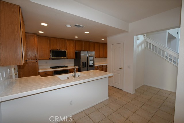 Detail Gallery Image 10 of 28 For 657 Cardinal Ridge Ln #B,  Simi Valley,  CA 93065 - 3 Beds | 2/1 Baths