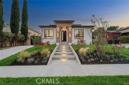 555 N Plymouth Boulevard, Los Angeles CA: https://media.crmls.org/medias/213c7986-2d65-4274-8053-874840e09f3d.jpg