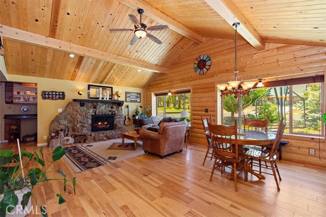 Detail Gallery Image 5 of 38 For 227 Santa Barbara Ave, Sugarloaf,  CA 92386 - 3 Beds | 2 Baths