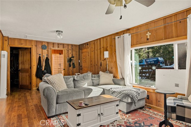 Detail Gallery Image 10 of 29 For 32135 West Dr, Running Springs,  CA 92382 - 2 Beds | 2 Baths