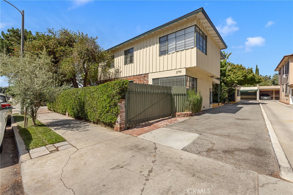 1745 N Mariposa Avenue #1