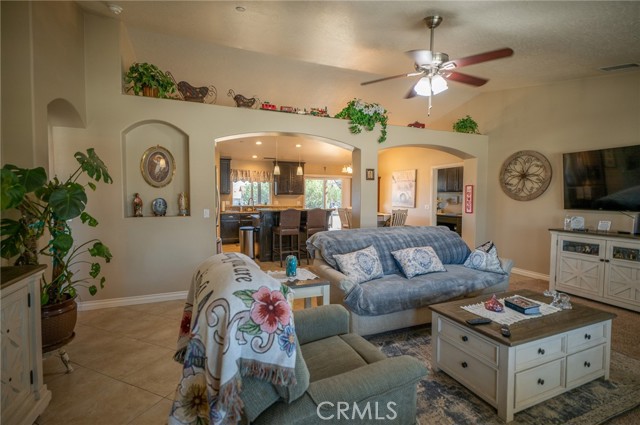 Detail Gallery Image 2 of 24 For 7653 Montrose, Hesperia,  CA 92345 - 3 Beds | 2 Baths