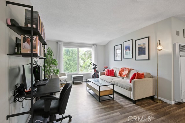 Detail Gallery Image 7 of 20 For 611 S Orange Ave #10,  Santa Ana,  CA 92701 - 1 Beds | 1 Baths