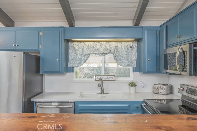 Detail Gallery Image 25 of 44 For 39054 Bayview Ln, Big Bear Lake,  CA 92315 - 3 Beds | 1/1 Baths