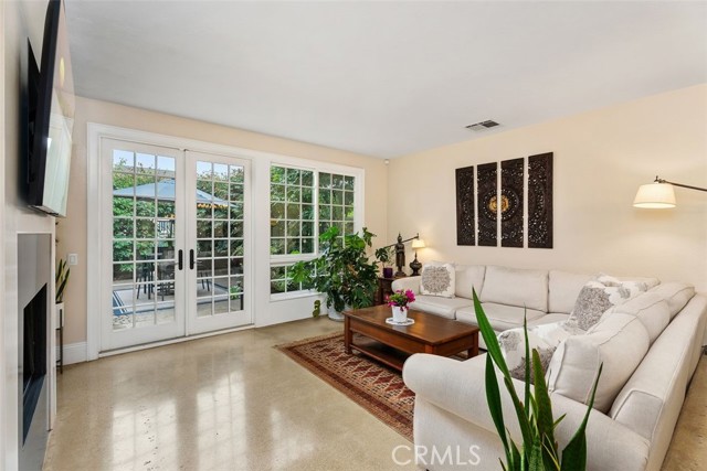 Detail Gallery Image 12 of 45 For 631 Brocton Ct #101,  Long Beach,  CA 90803 - 3 Beds | 2/1 Baths