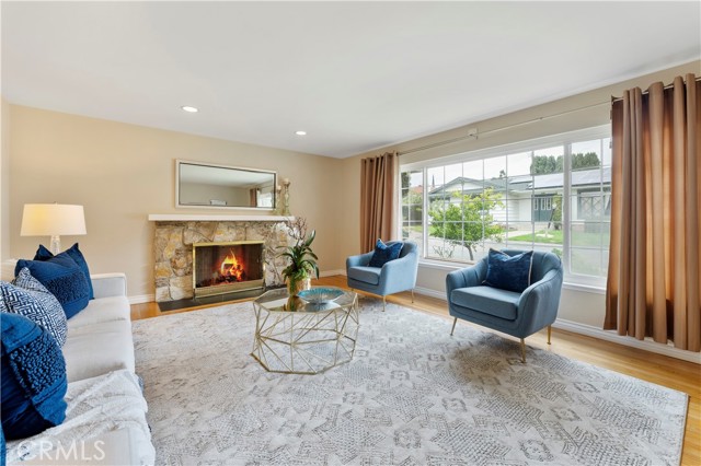 Detail Gallery Image 2 of 21 For 3024 Shakespeare Dr, Pasadena,  CA 91107 - 3 Beds | 2/1 Baths