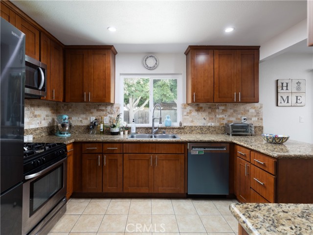 Detail Gallery Image 14 of 33 For 25006 Eshelman, Lomita,  CA 90717 - 4 Beds | 3 Baths