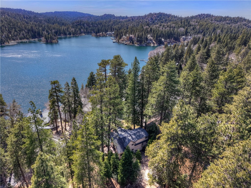 https://media.crmls.org/medias/2142c5ea-91ef-4f8f-b374-e5a5e28e68b0.jpg?preset=X-Large