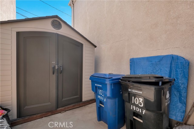 Detail Gallery Image 30 of 38 For 19017 Gault St #103,  Reseda,  CA 91335 - 3 Beds | 3 Baths