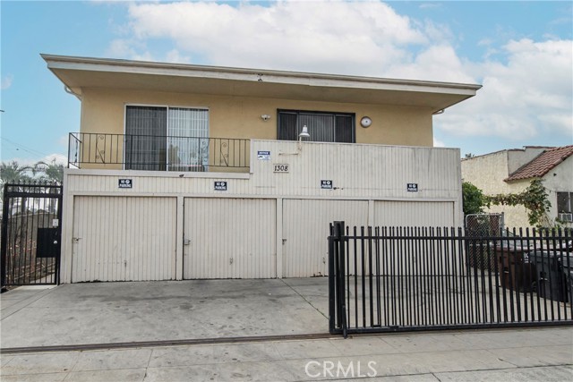 Detail Gallery Image 1 of 24 For 1308 E Oaks St #C,  Compton,  CA 90221 - 3 Beds | 2 Baths