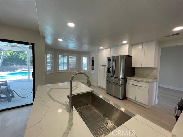 Detail Gallery Image 9 of 16 For 2304 Mangular Ave, Corona,  CA 92882 - 4 Beds | 2/1 Baths