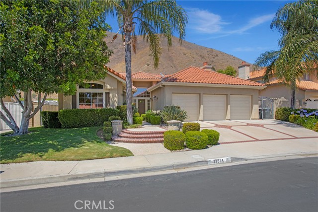 28505 Evening Breeze Drive, Yorba Linda CA: https://media.crmls.org/medias/21446163-5feb-487c-92e1-e08072657766.jpg