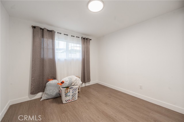 Detail Gallery Image 7 of 17 For 11214 Woodley, Granada Hills,  CA 91344 - 4 Beds | 2 Baths