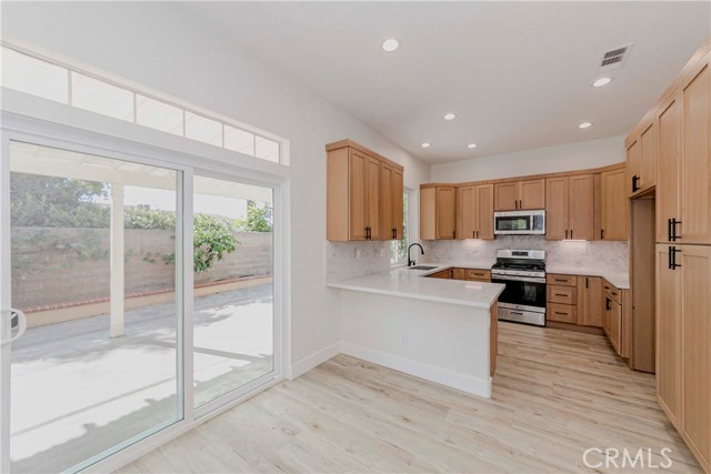 Detail Gallery Image 11 of 35 For 1972 W Blue Violet Ct, Anaheim,  CA 92801 - 3 Beds | 2/1 Baths