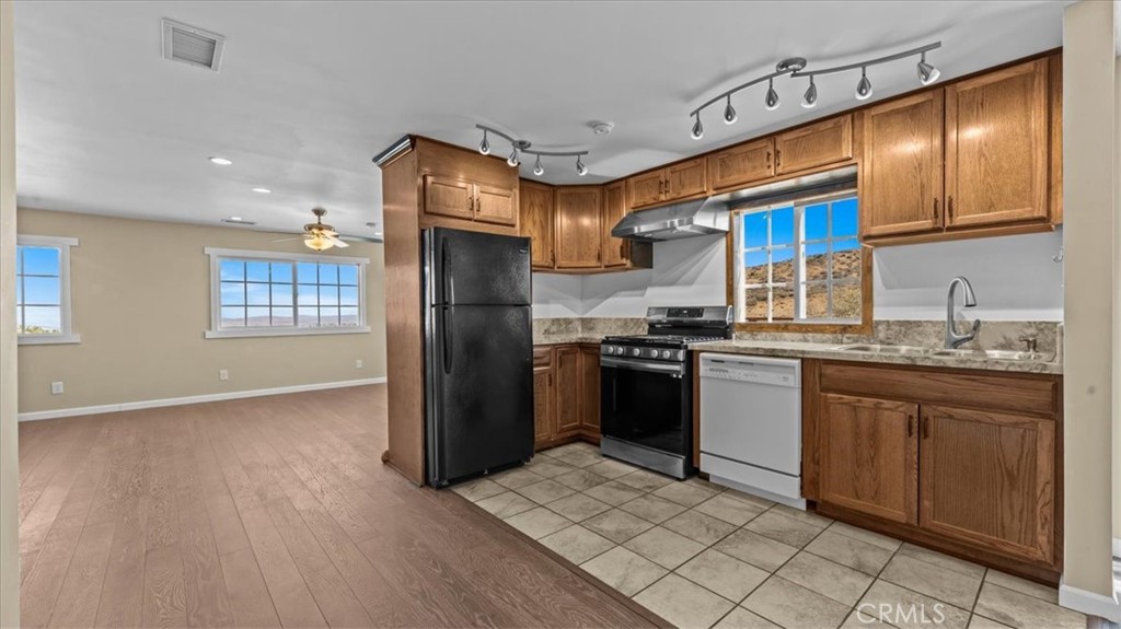 MLS #CV25254191 image #11