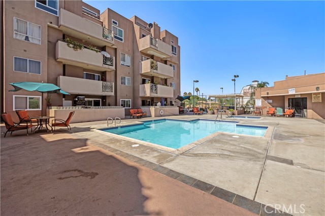 450 E 4th Street, Santa Ana CA: https://media.crmls.org/medias/2146a053-6bc4-4161-a6d9-58bd696aa3e0.jpg