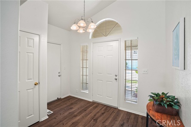 Detail Gallery Image 3 of 28 For 20208 Northcliff Dr, Canyon Country,  CA 91351 - 2 Beds | 2 Baths