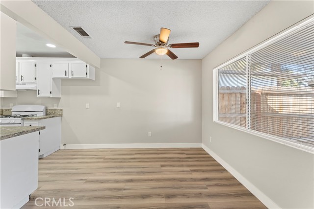 Detail Gallery Image 7 of 20 For 2020 La Mesa Ct, Hemet,  CA 92545 - 2 Beds | 2 Baths