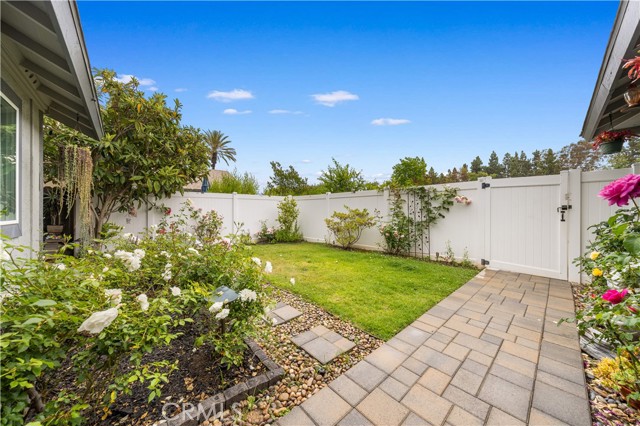 22361 Torino, Laguna Hills CA: https://media.crmls.org/medias/2147cb13-343c-463a-ba12-ad89e98bf512.jpg