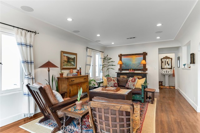 69 Santa Ana Avenue, Long Beach CA: https://media.crmls.org/medias/2148d0fa-2bca-40d2-8f8d-2ea90ac7df48.jpg