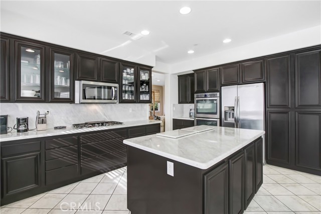 Detail Gallery Image 4 of 8 For 18125 Friendly Ln, Riverside,  CA 92508 - 4 Beds | 3/1 Baths