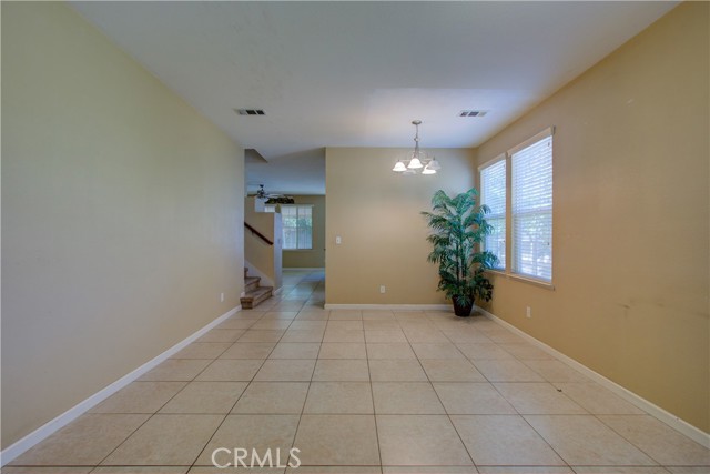 Detail Gallery Image 5 of 55 For 1492 Antioch Ct, Merced,  CA 95348 - 5 Beds | 2/1 Baths
