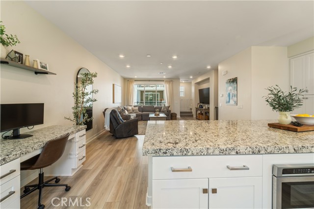 Detail Gallery Image 6 of 26 For 27461 Viero Pl, Valencia,  CA 91381 - 3 Beds | 4 Baths