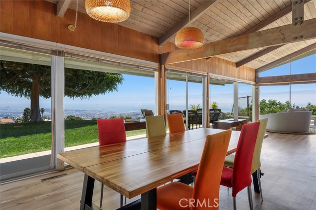 3111 Deluna Drive, Rancho Palos Verdes CA: https://media.crmls.org/medias/214a1338-78ac-465b-97c7-eedbe150d5b9.jpg
