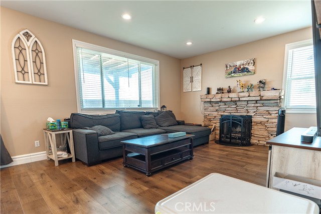 Detail Gallery Image 8 of 25 For 1217 W Avenue H7, Lancaster,  CA 93534 - 5 Beds | 3 Baths