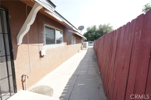 1108 Monterey Street, Bakersfield CA: https://media.crmls.org/medias/214a560a-87c7-46ab-8931-b1e8326fbdfd.jpg