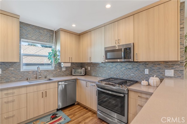 Detail Gallery Image 3 of 24 For 8034 Airlane Ave, Los Angeles,  CA 90045 - 4 Beds | 3 Baths