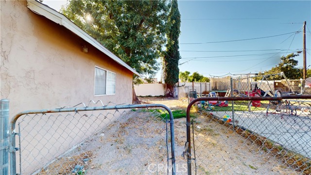 Detail Gallery Image 47 of 64 For 3930 Carmelina St, San Bernardino,  CA 92407 - 3 Beds | 1/1 Baths