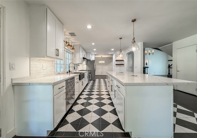 3301 Blue Ridge Court, Thousand Oaks CA: https://media.crmls.org/medias/214bd7b6-8896-4d5f-ad8d-a64b85717caf.jpg