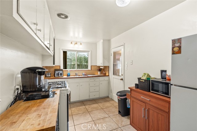 Detail Gallery Image 5 of 14 For 119 Macdonald, Chico,  CA 95926 - 3 Beds | 1 Baths