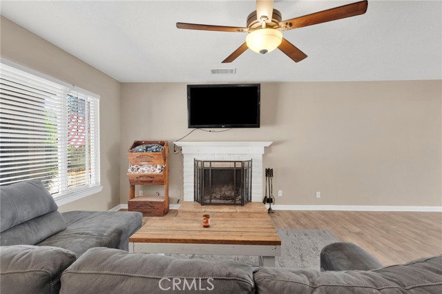 Detail Gallery Image 9 of 57 For 16783 Mission, Hesperia,  CA 92345 - 4 Beds | 3 Baths